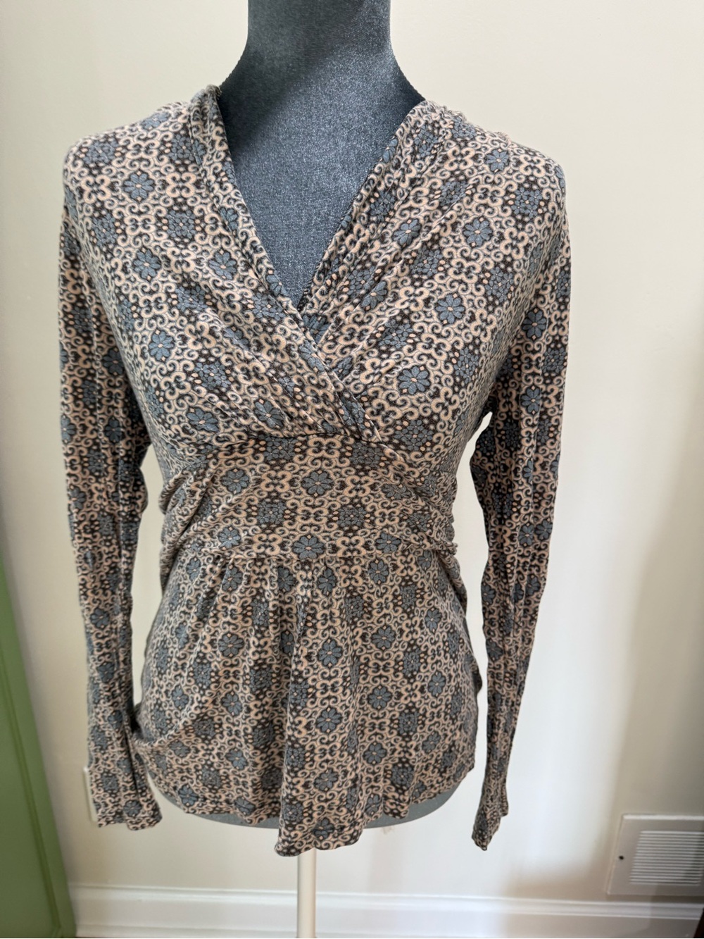Ann Taylor Beige and Blue Printed Knit top, Surplice Long-Sleeve Top - Picture 2 of 7